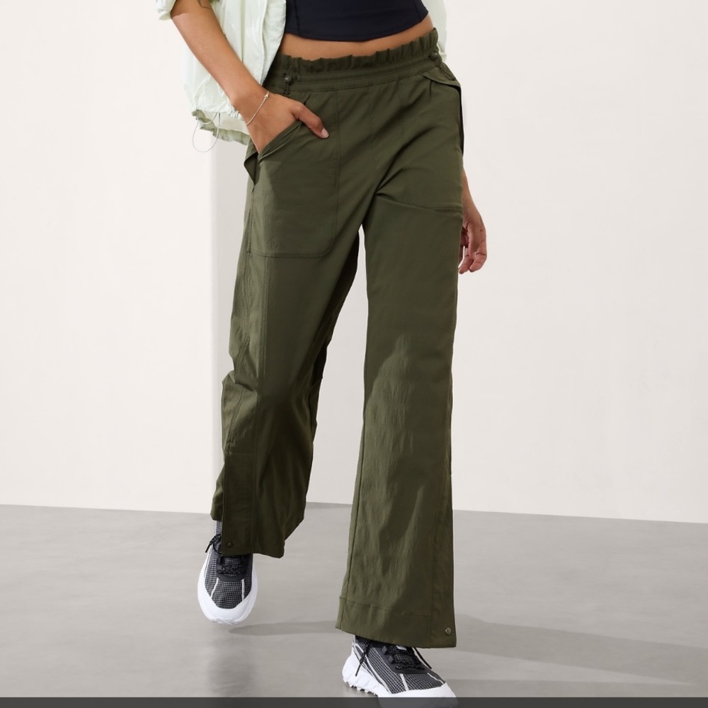 Athleta, Trekkie high rise parachute pant, aspen olive size 6